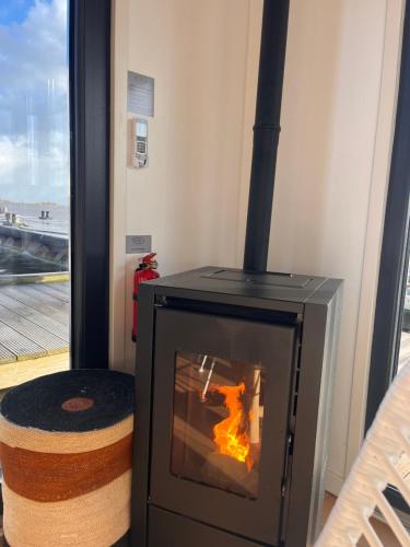  Luxury Houseboat Liberdade with sauna and dinghy in Monnickendam
