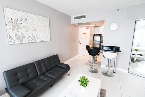 Bayview Modern Studio with Pool, Beach Access and FREE Parking in Miami Beach, USA