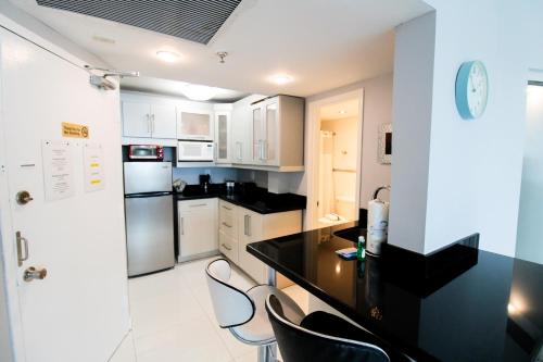 Bayview Modern Studio with Pool, Beach Access and FREE Parking in Miami Beach, USA