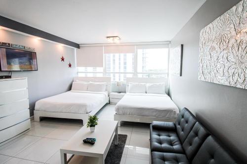 Bayview Modern Studio with Pool, Beach Access and FREE Parking in Miami Beach, USA
