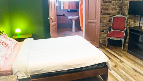 Quadruple Room with Bathroom image 5