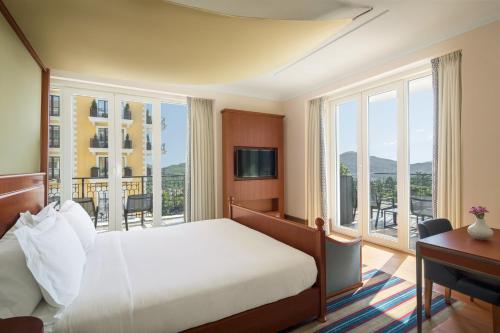 637481843 Regent Porto Montenegro