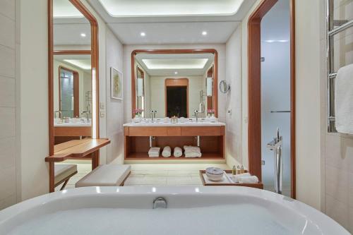 637481872 Regent Porto Montenegro