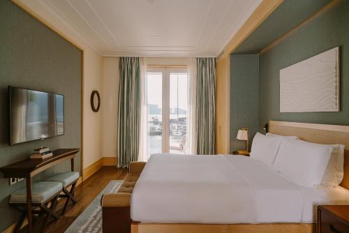 637482000 Regent Porto Montenegro