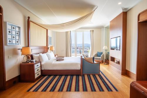 637482044 Regent Porto Montenegro
