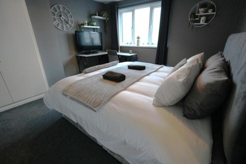 Detached Homestay - Super, King & Double Rooms - Leyland, Preston, Chorley, Lancashire in St Ambrose