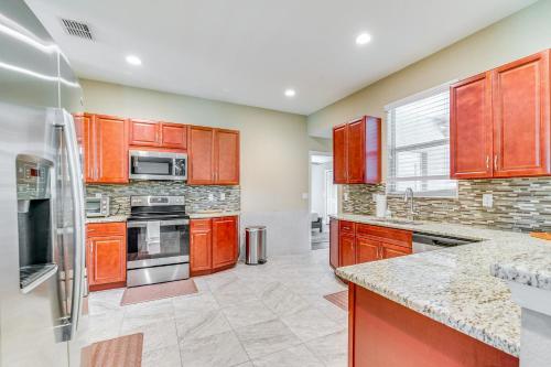 Brooksville Home about 5 Mi to Weeki Wachee Springs! in Brooksville, USA