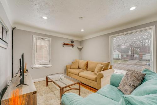 Detroit Vacation Rental Private Patio and Yard in Detroit, USA