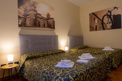 1 queen bed, 1 twin bed