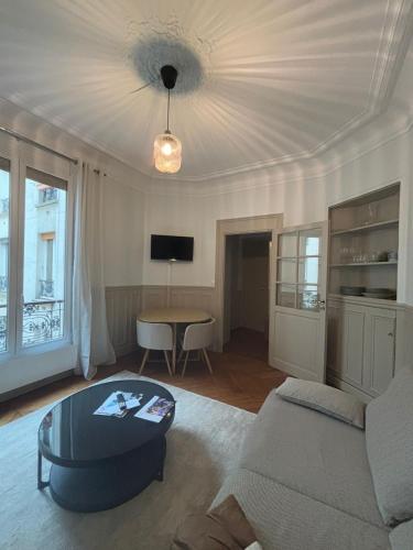 Appartement Élégant et Spacieux dans le 8ème - image 5