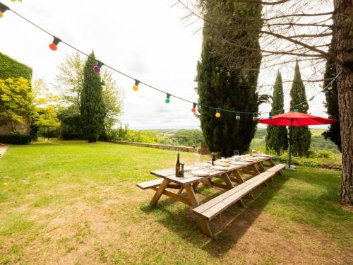 Bastide d'exception avec piscine - Idéal groupe et séminaire - 15 pers (Bastide d'exception avec piscine - Ideal groupe et seminaire - 15 pers) in Latour (Midi-Pyrenees)