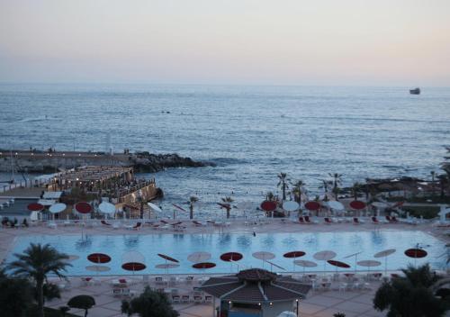 Бассейн , Aqualand Hotel & Resort in Батрун