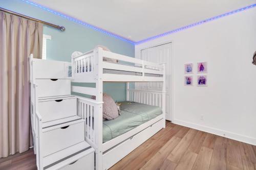 Five-Bedroom Villa image 8