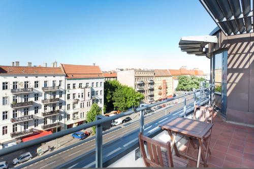 The Danziger, 2 unique roof top units in PrenzlauerBerg, group & family friendly, from 2 up to 7 Guests, Berlino (foto 2)