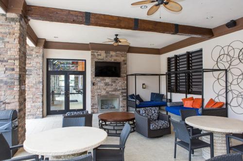 Fourteen-Bedroom Villa image 3
