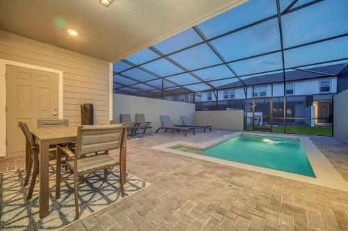 Charming 5 Bedroom Villa in Orlando6669 - image 2