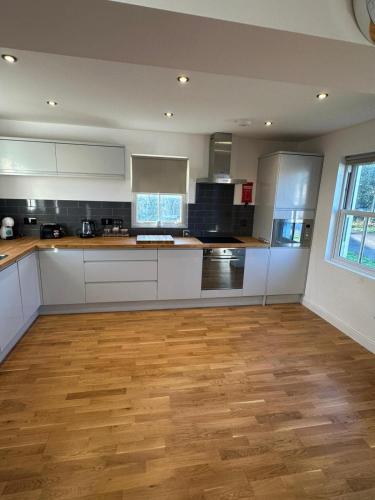 virtuve, 3 Bed house near Tenby with Hot Tub in Carew