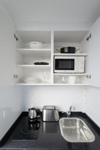 Bay Room 5