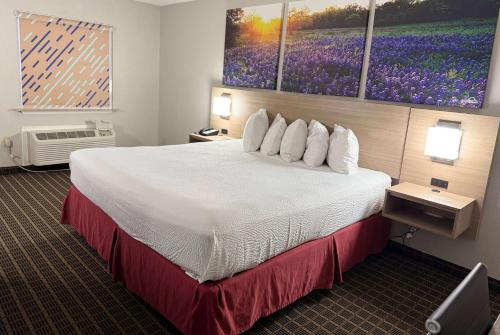 Days Inn by Wyndham San Antonio Interstate Hwy 35 North in San Antonio, USA