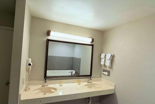 Days Inn by Wyndham San Antonio Interstate Hwy 35 North in San Antonio, USA