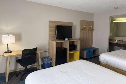 Queen Room with Two Queen Beds - Non-Smoking