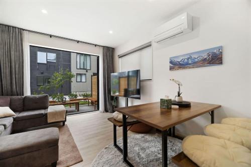 Coronet Adventure Villa | Arthurs Point Stay Near Ski & Hot Pools - image 9