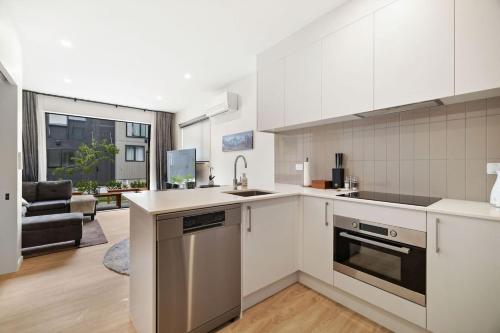 Three-Bedroom House image 2