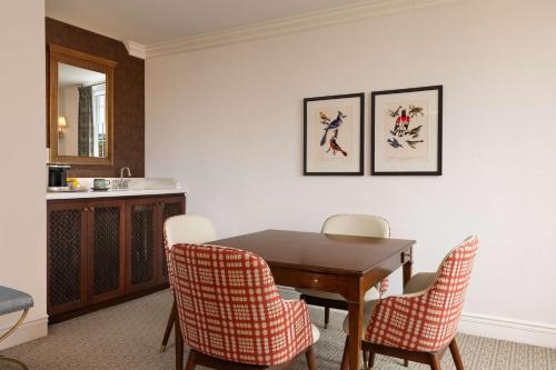 637532777 Hotel Roanoke & Conference Center, Curio Collection by Hilton