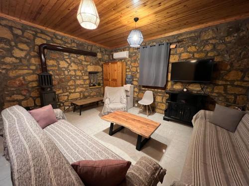 Stone House and Garden gîte à louer Agiochóri