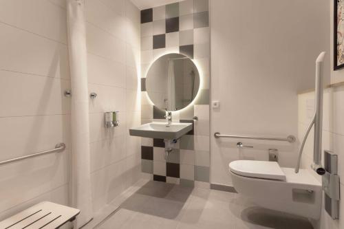 King Room - Mobility Accessible  image 1