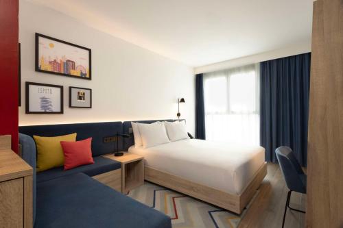 Queen Room with Sofa Bed image 6
