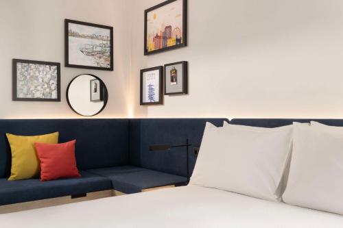 King Room - Mobility Accessible  image 3