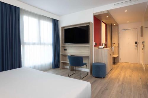 King Room - Mobility Accessible  image 2