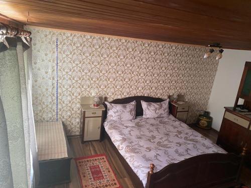 1 king bed, 1 double bed