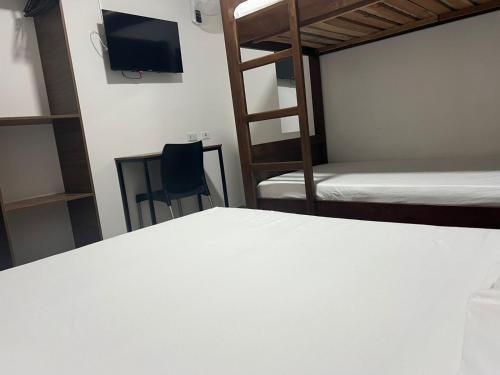 2 twin beds