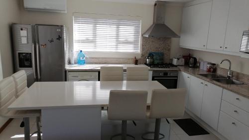 Fasilitas, Nou wat nou in Pantai Pearly