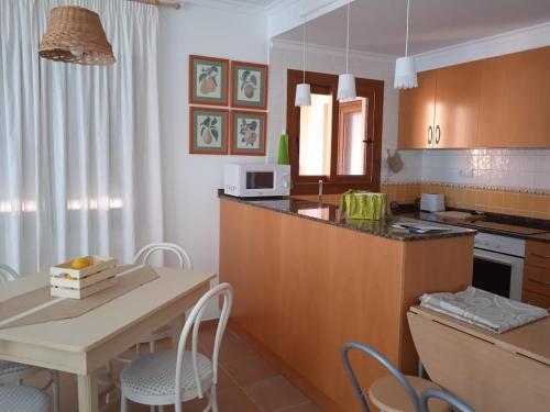 Apartamento entre playa y montaña (Apartamento entre playa y montana) in Sanet y Negrals