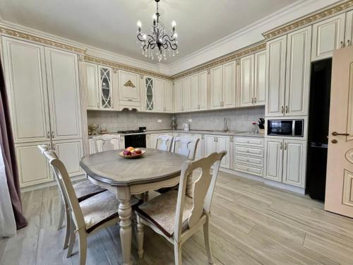 ห้องครัว, Family home AYT in อาวาน