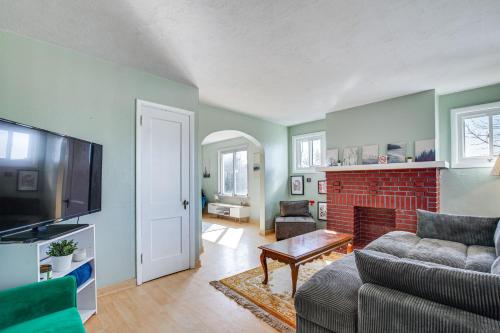 Pet-Friendly Pittsburgh Home 3 Mi to Downtown! in Pittsburgh, USA