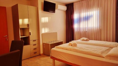 B&B Maya - image 7