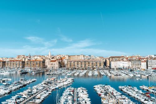 Three-Bedroom Apartment with Marina View