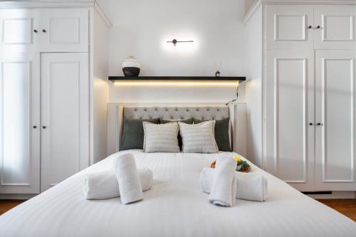 Designer Chelsea Apartment up to 6 guests - image 7