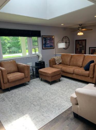 Sylvan Meadow | King Suite Escape in Williston - image 11