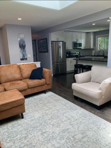 Sylvan Meadow | King Suite Escape in Williston - image 9