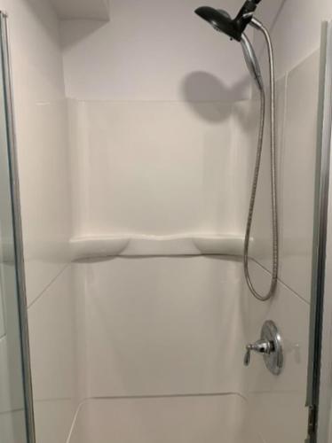 Sylvan Meadow | King Suite Escape in Williston - image 5