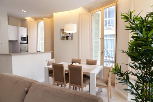 Superior Two-Bedroom Apartment with Balcony image 5