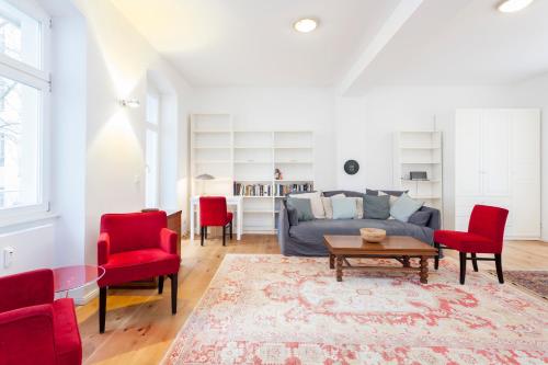 Lofty Torstr Apartments, 4 unique units from 1-3 bedrooms in Mitte, ideal for families & groups, from 2 up to 8 Guests, Berlin (Foto 11)