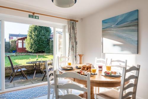Port View House 3-Bedroom Self Catering Family Home with Garden Near Cardiff gîte à louer Sully