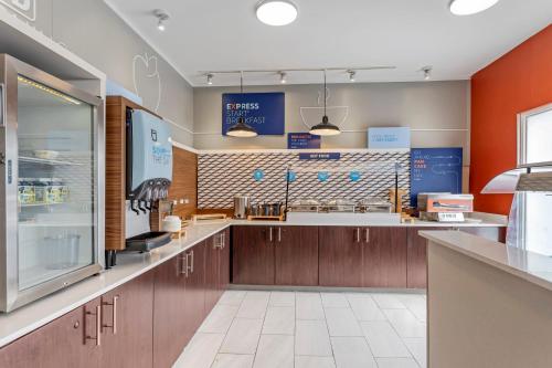 Holiday Inn Express Pittsburgh - Munhall By IHG - 레스토랑