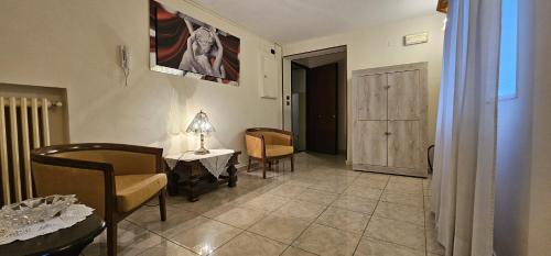 KING APARTMENT and SUITE